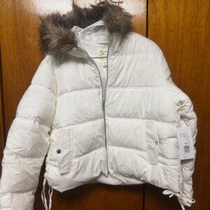 Women's XXL white puffer with fur trimmed hood.